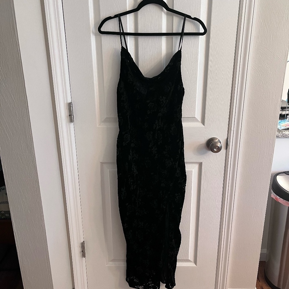 Urban Outfitters Size M Black Velvet Midi Dress with Roses Drape Neck Front Slit